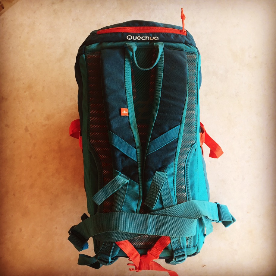 quechua 20l backpack review